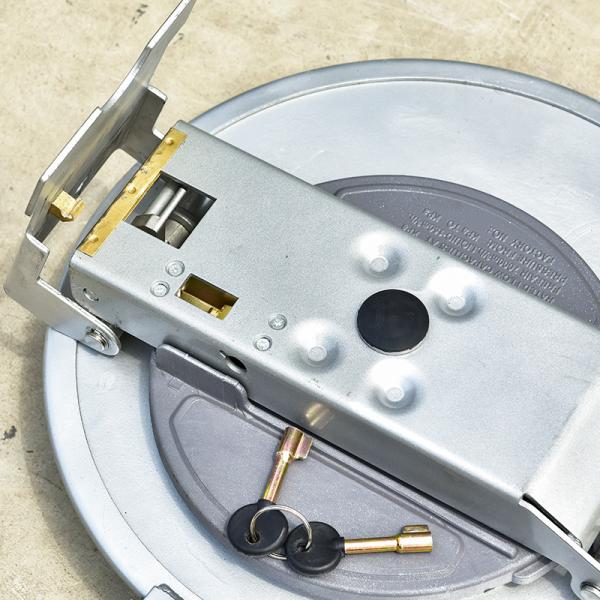 16 Inch Carbon Steel Fuel Tank Truck Manhole Cover for Tanker Trucks and Trailers in Grey