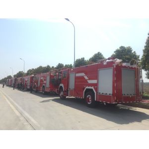 Sinotruk 8000L Water Foam Fire Truck With Double Cabin Multifunctional