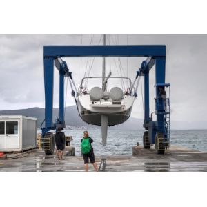 Marine Boat Hoist Crane 5 - 1000 Ton Customized Capacity