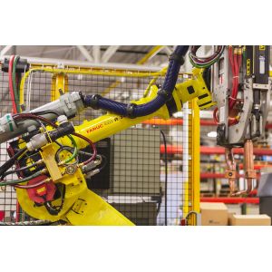 Fanuc R-2000iC/125L Industrial Robot Arm With Spot Welding Torches