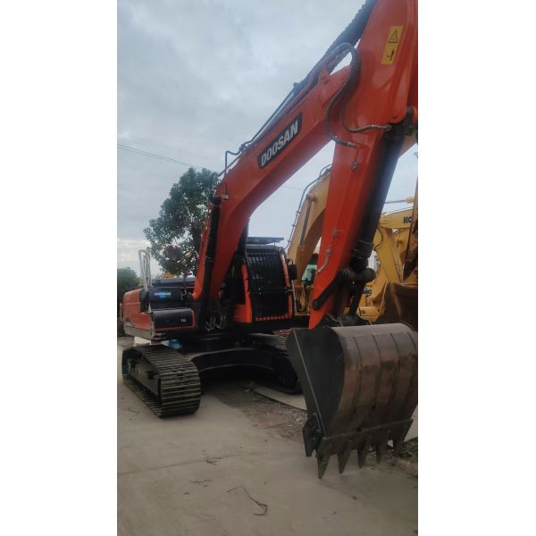 High Cost-Effective Used Doosan DX225LC Excavator 22000 kg for Earthwork and Stone Engineering