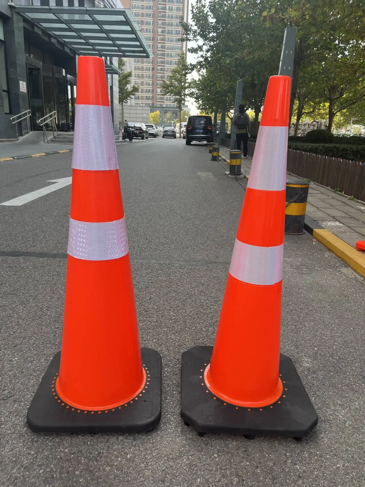 High Visibility 90CM 36" Height Black Base Traffic Cone for Road Safety Traffic