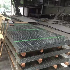 Hot Rolled Stainless Steel Chequer Plate 201 304 310S 316L 321 ASTM EN GB