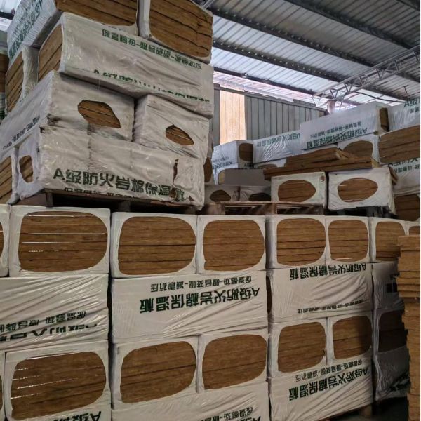 Fireproof Rock Wool Board with 100-200 Kg/m3 Density and -268℃ ~ 650℃ Temperatur