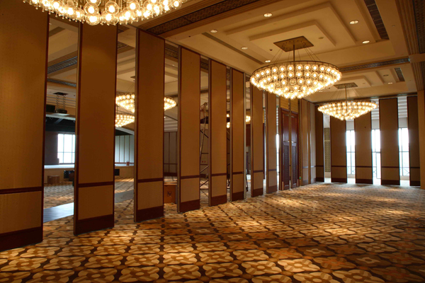 Operable Restaurant Sliding Partition Walls , Folding Interior Doors