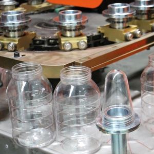 Plastic Container Automatic Blow Molding Machine With Anti - Vibration Structure