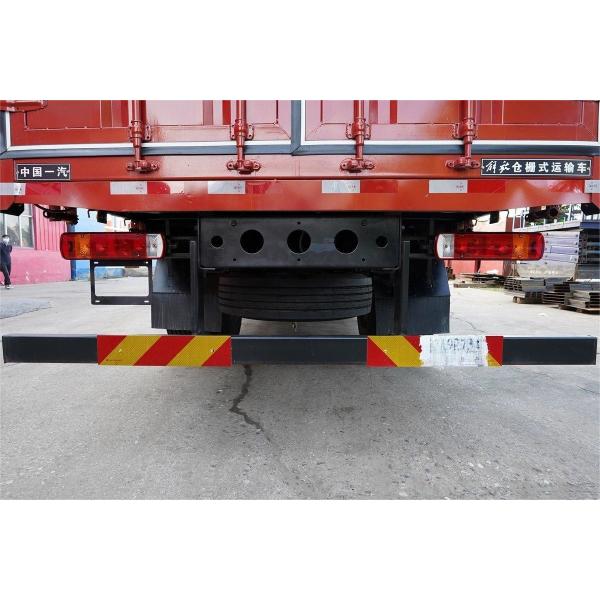 FAW Jiefang Truck Single-Row And Half-Seat 260HP 8-Speed Diesel 4X2 6.75m Fence Truck