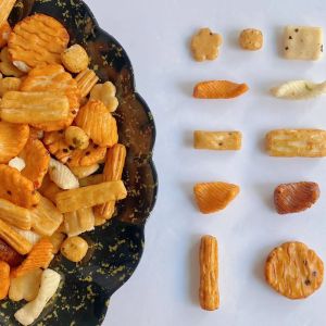Quality Soy Sause Chilli Rice Crackers OEM Package Japanese Mixed Rice Crackers for sale