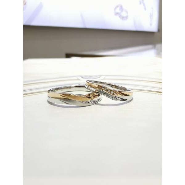 Buy Thick Texture Crushed Diamond ODM Couple Rings Gold With Name at wholesale prices