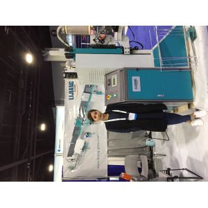 Desiccant Filling Machine can automatically achieve actions of drilling holes