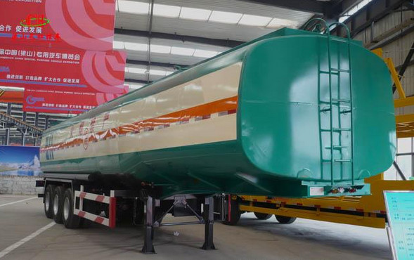 Buy Carbon Steel Tank Truck Trailer For Oil Transportation ISO Standard at wholesale prices