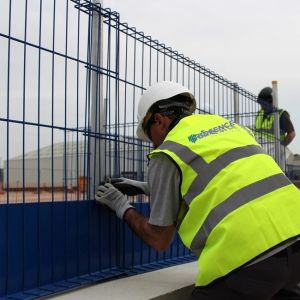 Free-Standing Edge Protection Barrier With Self-Supporting Base