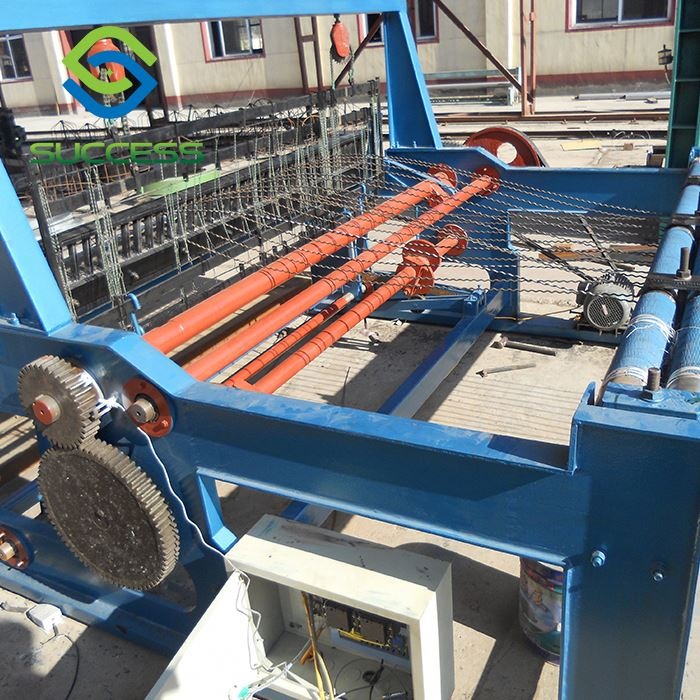 Semi Automatic Hydraulic Durable Crimped Wire Mesh Machine For 4mm Outlet Wire 7