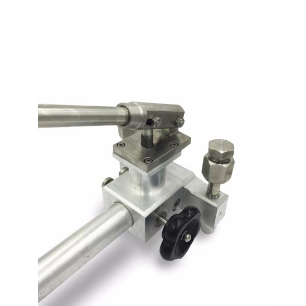 Pneumatic hand pump pressure calibrator