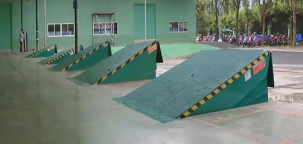 Buy Industrial Fixed 25000-40000LBS Safe Design Workshop Automatic Dock Door Levelers Hydraulic Stationary Loading Ramp for Warehouse and Factory Use at wholesale prices