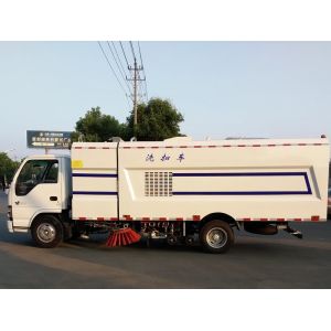 Isuzu Vacuum Road Sweeper Truck 4 Tons 4000 Liters With 5cbm Dust Bin