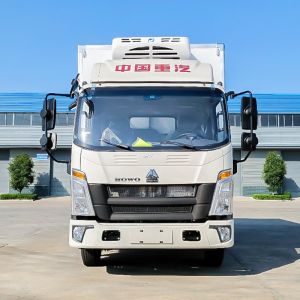 Manual Transmission 7 Tons Light Refrigerated Truck HOWO Refrigerator