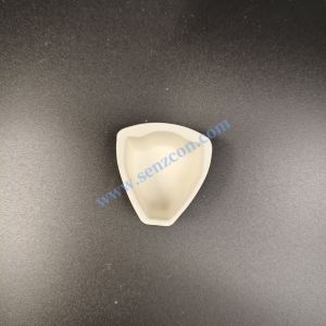 The environmentally friendly pulp - molded protective cover for triangular plugs