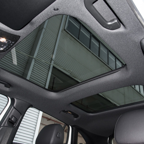 Mercedes-Benz 2023 GLA 200 version Gasolin Compact SUV Avto Electro Excellent