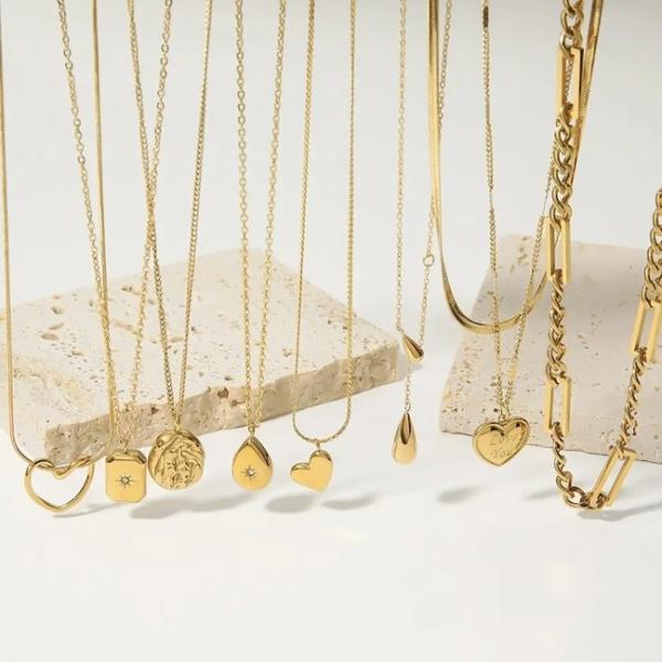 Buy Customized Women Necklaces 18k Gold Waterdrop Zircon Heart Necklace Square at wholesale prices