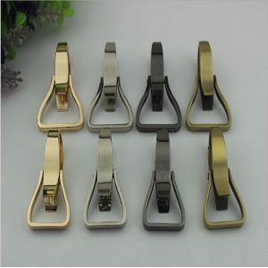 Quality New style zinc alloy 4 color provide bag accessory 25 mm &amp; 31 mm width triangle snap hook for sale