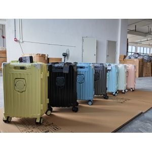 Multifunctional Suitcase Lightweight Sturdy and Fashionable Perfect for Business