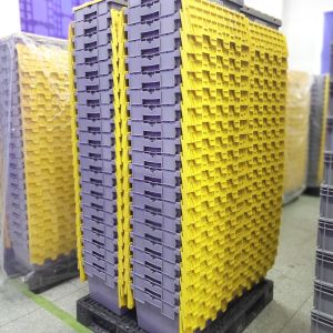 Internal Size 600*400*315mm Attached Lid Container for Easy Stacking and Nesting