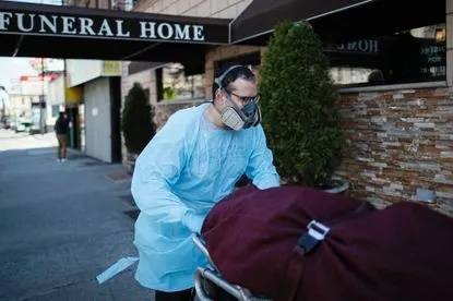 Isolation gown for outside protection disposable CPE plastic apron used in clinic in hospital, liquid proof