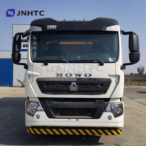 HOWO A7 H5 8cbm Intelligent asphalt sprayer truck 4x2 Driven