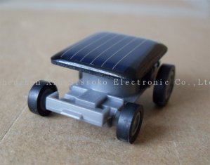 the smallest solar toy car