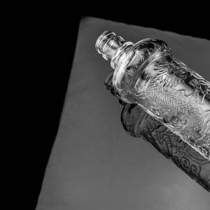 Beautiful Dragon Embossed Glass Bottle With Golden Lid Customized Logo and Glass