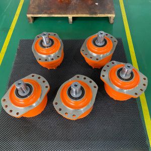Low Speed High Torque Hydraulic Piston Motor Steel Material 1 Year Warranty