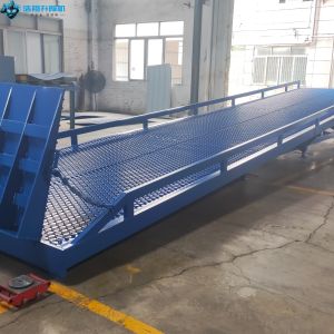 ODM/OEM CE/ISO Specially Customized Spliced Blue Mobile Manual Loading Dock Ramp