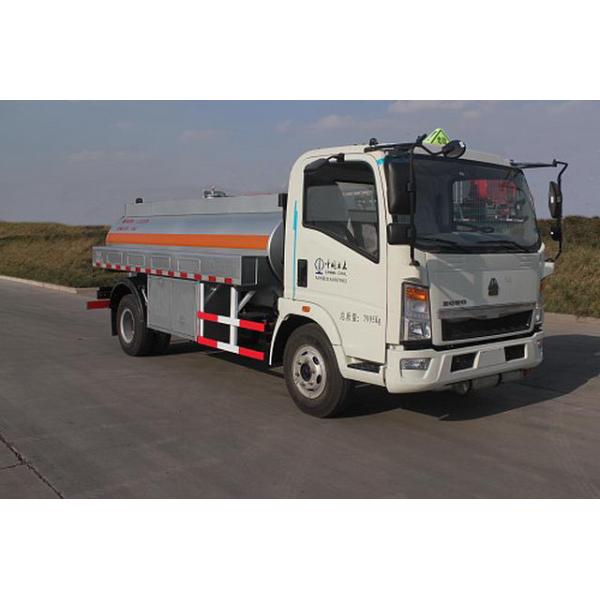 Double Seats 4x2 Fuel Tank Truck SINOTRUK HOWO 5m3 With Engine Chaochai And Cab 2080