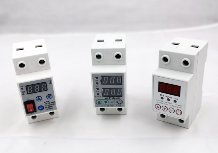 Adjustable 220V AC Single Phase 63A Voltage Protector LED Display Copper PC Material Din Rail Type 1s-90s Time Delay Recovery