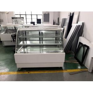 Double Arc glass Commercial Cake Display Freezer With Convenient Casters
