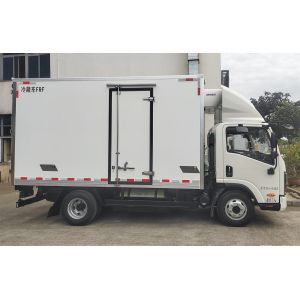 Jianghuai Weiling M6 3.0 L 129 Horsepower CNG 4X2 4.05 m Refrigerated Truck