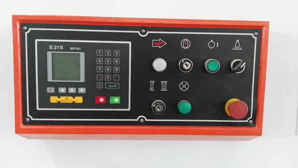 Plate Hydraulic Sheet Metal Cutting Machine NC Control 8 X 4000mm