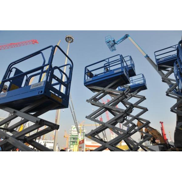 Stationary Self Propelled Hydraulic Scissor Lift Upright Type Blue Color Long Service Life