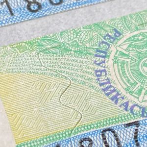 China Custom Wine Labels with Normal Adhesive and Paper Material Compatible with Automatic Sticker Labeling Machine on sale