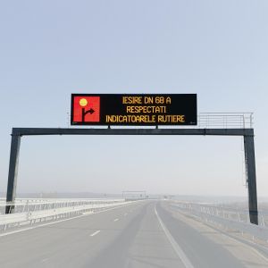 EN12966 25mm VMS Traffic Signs Solar Powered LED Trailer Screen
