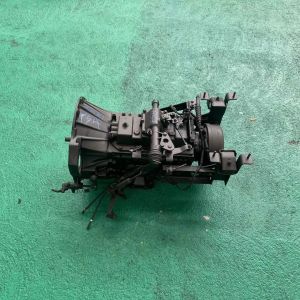4HK1 Used Gearbox for Isuzu 5 Speed 4x2 Transmission Displacement 2.0L Year 1993