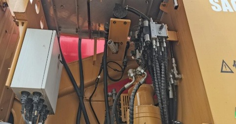 2022 Model SAC2000c8 Used Hydraulic Truck Cranes 200 Ton Truck Crane With Two Engine