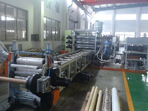 Automatic Plastic Sheet Extrusion Line with 350kg/h Capacity and 0.5-1.5mm Thickness Featuring Calibrating Boards 4 Groups