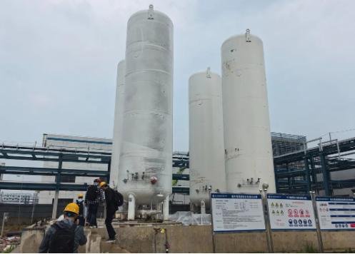 cylinder storage tank