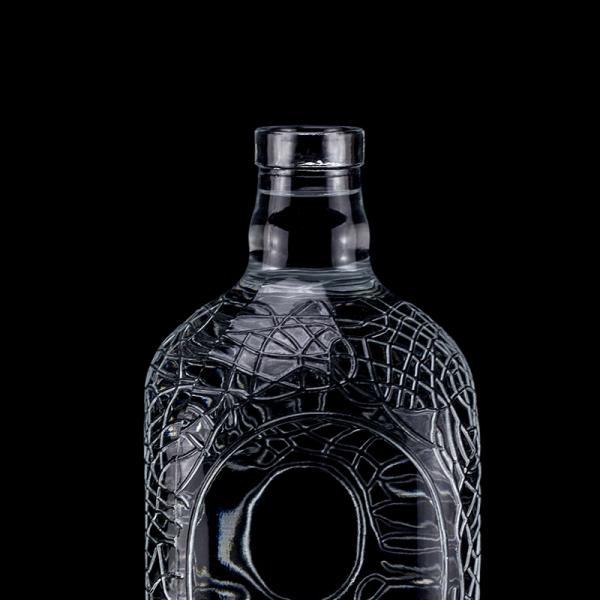 Glass Round Carved 700ml 750ml Vodka Glass Bottle Wine Bottle With Cork Sealing Type