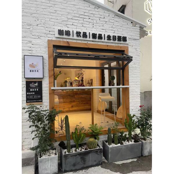 Hydrophilic Nanocrystalline Self-Cleaning Folding Windows - UV-Activated Photocatalytic Coating