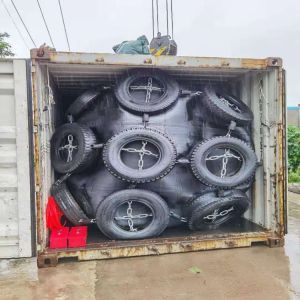 50Kpa Pneumatic Rubber Fender Yokohama Fenders With Tire Chain Net