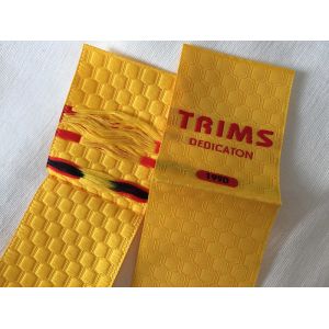 Center / Mitre Fold Taffeta Woven Labels , Elegant Embroidered Sewing Labels