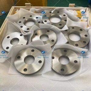 China Metallic Luster Slip On Gr2 Titanium Flanges Strong Sealing on sale